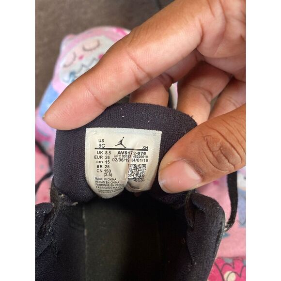 Nike Air Jordan 1 Mid sneakers, children’s size 9 - Picture 3 of 7